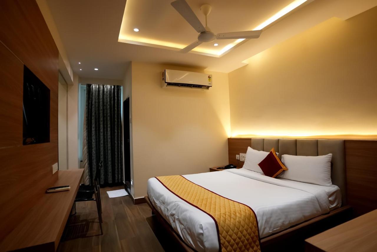 Hotel Sunrise Hospitality Vijayawāda Exteriör bild