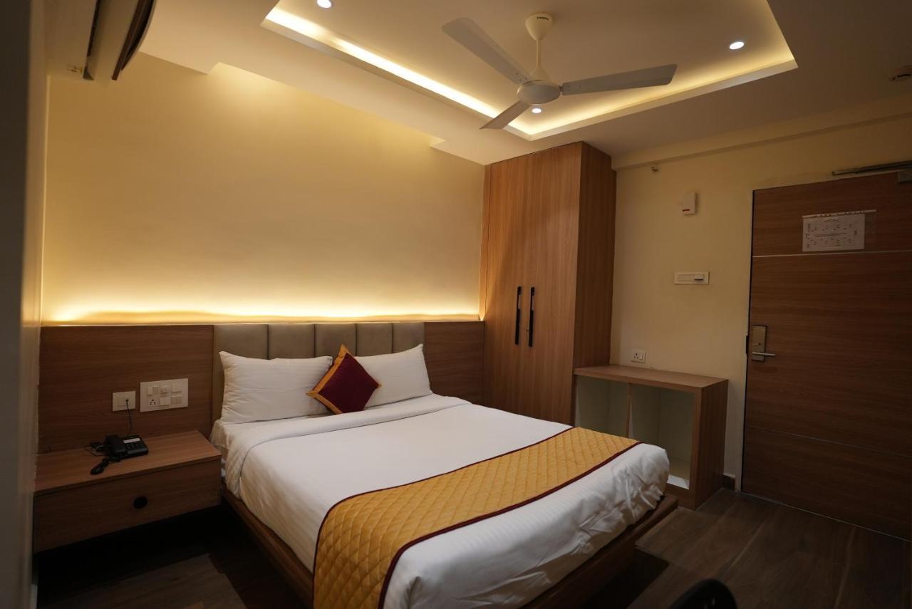 Hotel Sunrise Hospitality Vijayawāda Exteriör bild